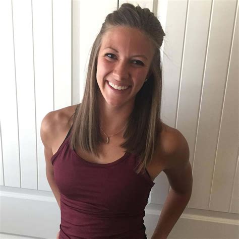 Sucking in your stomach for strong abs can lead to ‘hourglass syndrome’ – and it can make you ...