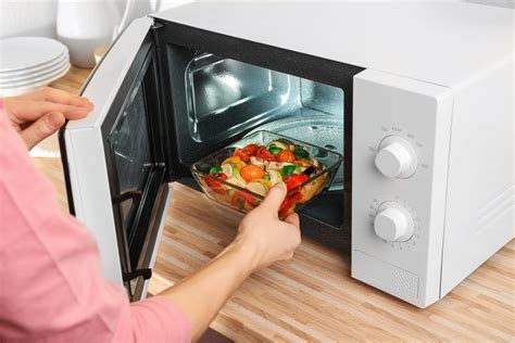 How to Cook in a Microwave Oven