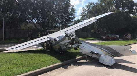Small DEA plane crash-lands into Sugar Land, Texas, traffic | Fort ...