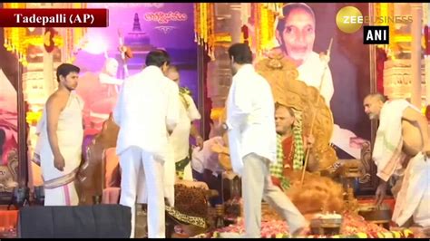 Jagan Reddy, K Chandrasekhar Rao attend 'Sanyas Deeksha Sweekaran ...