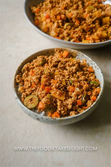 Filipino Lumpiang Gulay or Vegetable Spring Rolls with Sweet Chili ...