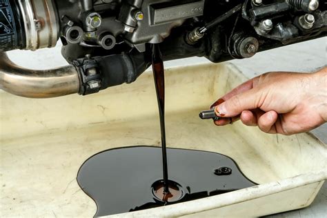 Guía básica para saber cuándo cambiarle el aceite a tu auto