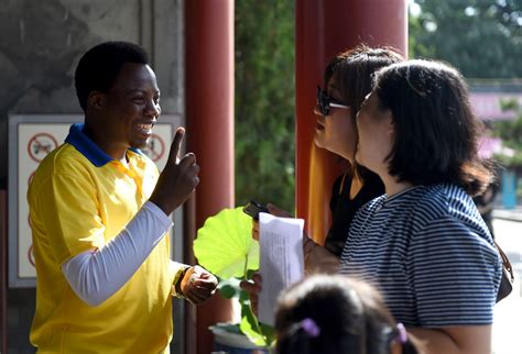 非洲留学生在圆明园开展志愿服务-盐城新闻网
