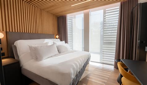 Netflix’s New Thriller The Glass Dome Is One To Watch