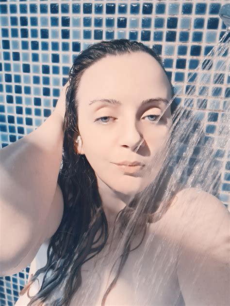 Shower selfie 🚿 [F] | Scrolller