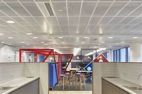 Retail Rustic Store Displays 的图像结果