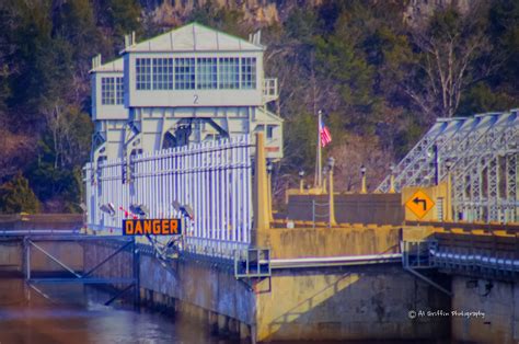 Our Eyes Upon Missouri: Tuckers Shuckers on the Bagnell Dam Strip