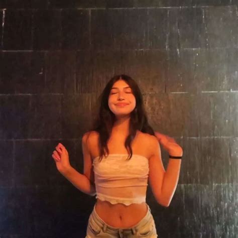 Sunny Sandler Wiki, Parents, Age, Net Worth, Height, Born & More