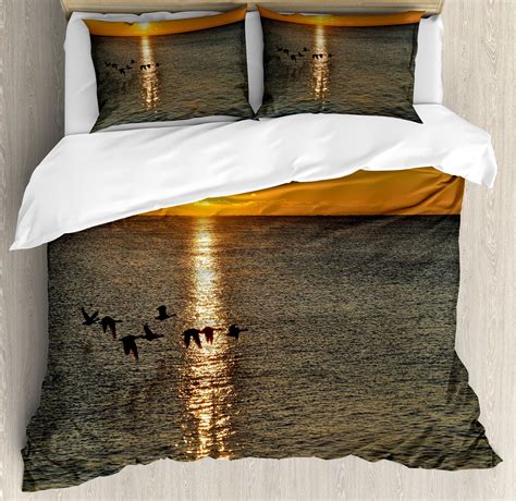 Birds Duvet Cover Set, Silhouettes of Canadian Geese Flying over a Lake at Sunrise Romantic ...