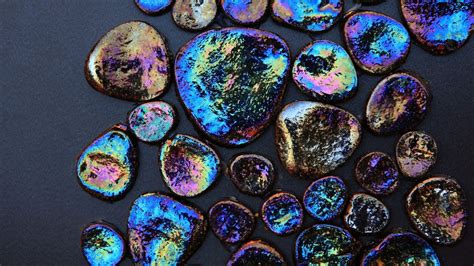 What are the Benefits of the Mother of Pearl Stone? – PHOOL