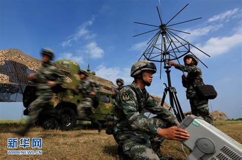 第81集团军某旅炮兵营火箭炮分队展开弹药装填训练 - 中华人民共和国国防部