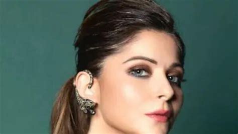 Singer Kanika Kapoor Tests Coronavirus Positive For The Third Time, To ...
