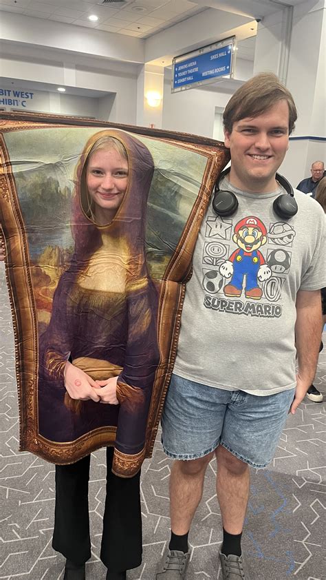 Mona Lisa Costume Girl Meetup! by JonlukevilleTVart on DeviantArt