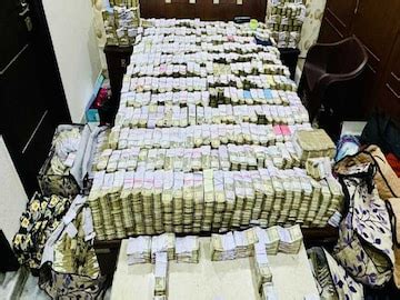 Raid এত টাকা! শুধু যেন টাকা আর টাকার সমুদ্র! ভোটের মাঝেই বিরাট হানা ...