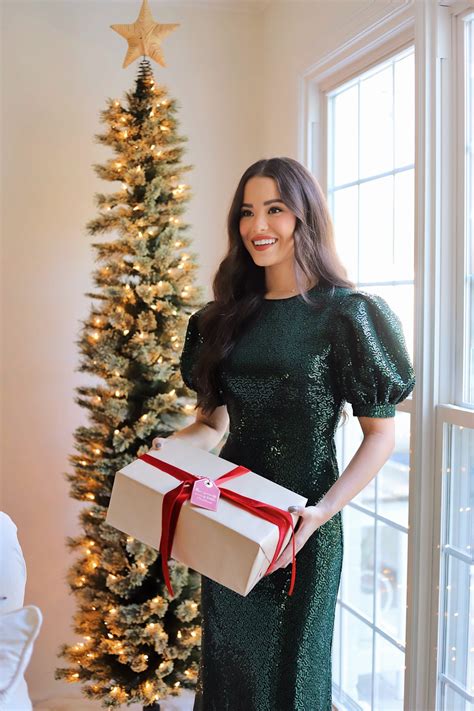 2022 Holiday Gift Guides for Everyone - Musings by Madison