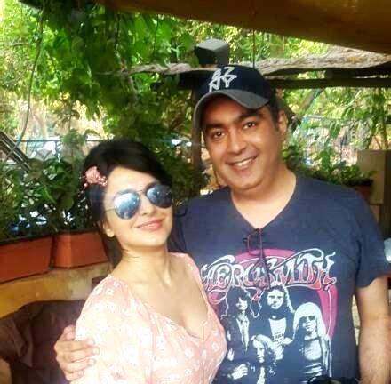Roop Durgapal, Biography, Profile, Age, Biodata, Family, Husband, Son ...