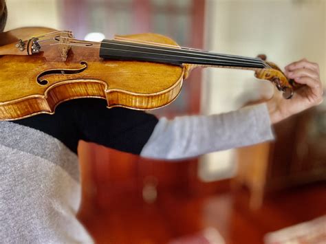 Choosing the right violin size — Maite Iglesias