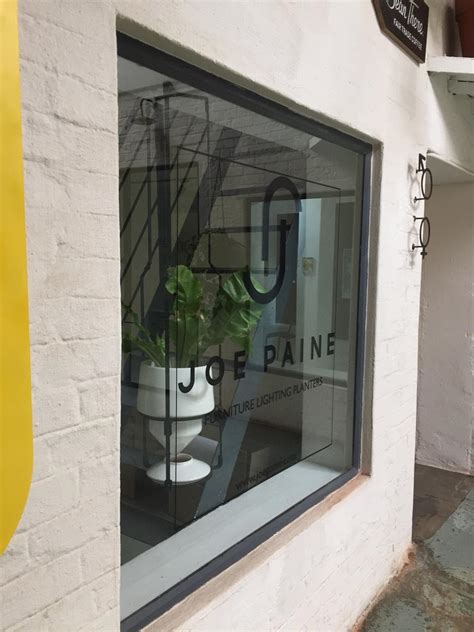 Shop Front Signage Design 的图像结果