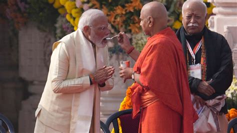 उस चरणामृत में क्या था जिसे पीकर पीएम मोदी ने खोला व्रत? - India TV Hindi