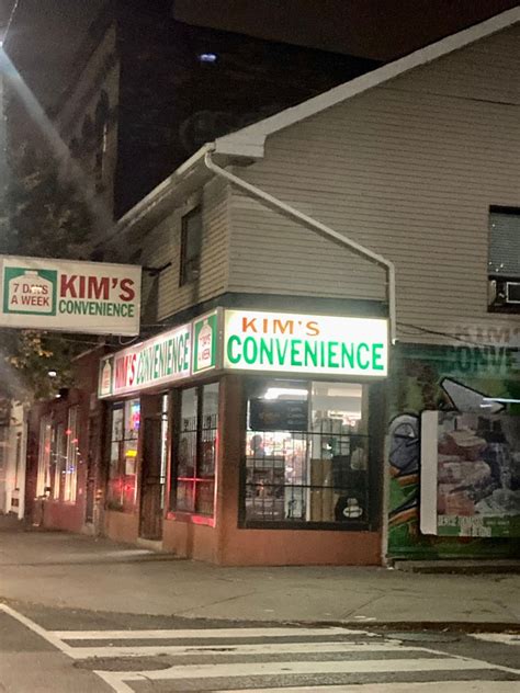 Kim Convenience Store 的图像结果