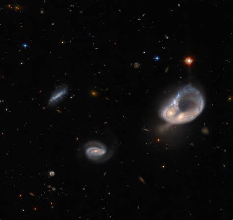 Hubble Space Telescope Observes Peculiar Galaxy Merger | Sci.News
