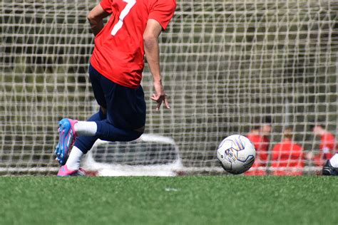 Tips to Improve Your Soccer Shooting Technique | IDA Valencia