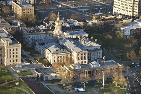 Trenton, capital do Estado de Nova Jersey, nos EUA. | Capitol building ...