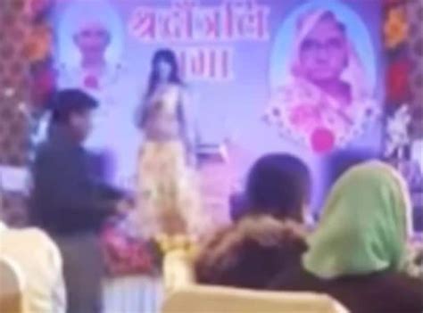 Viral News: হায় কপাল! বৃদ্ধার শ্রাদ্ধানুষ্ঠানে জমিয়ে বসল বেলি ডান্সের ...