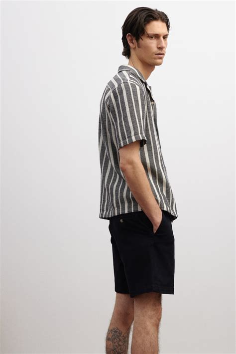 Regular Fit Chino shorts - Black - Men | H&M IN
