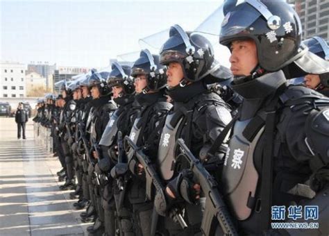 暴徒袭警说明震慑不够强 期待新疆反恐零伤亡_新浪新闻