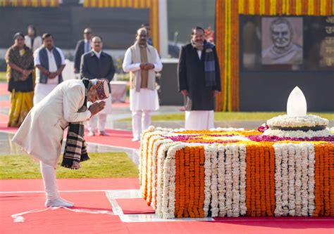 Prez, PM visit Vajpayee's memorial 'Sadaiv Atal'; pay tributes