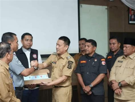 Sukseskan Pemilu 2024, Hambali Serahkan 1317 KTP Bagi Penghuni Lapas ...