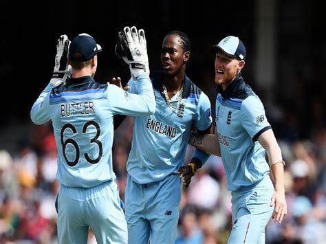 IPL मेगा ऑक्शनमध्ये अचानक झाली घातक गोलंदाजाची एंट्री, तब्बल 25 कोटींची ...