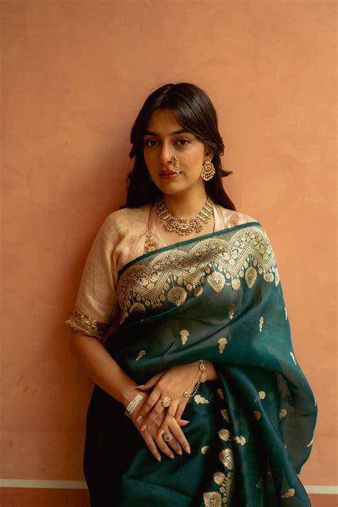 Bahurupa - Deep Green Silk Organza Banarasi Saree – Priyanka Raajiv