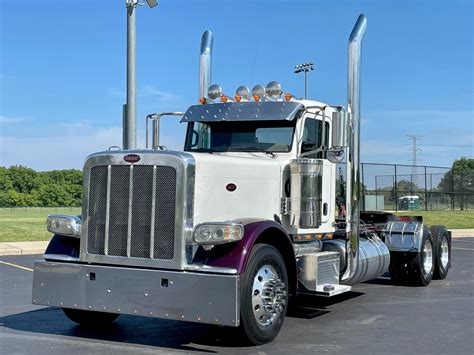 Peterbilt 389 Daycab