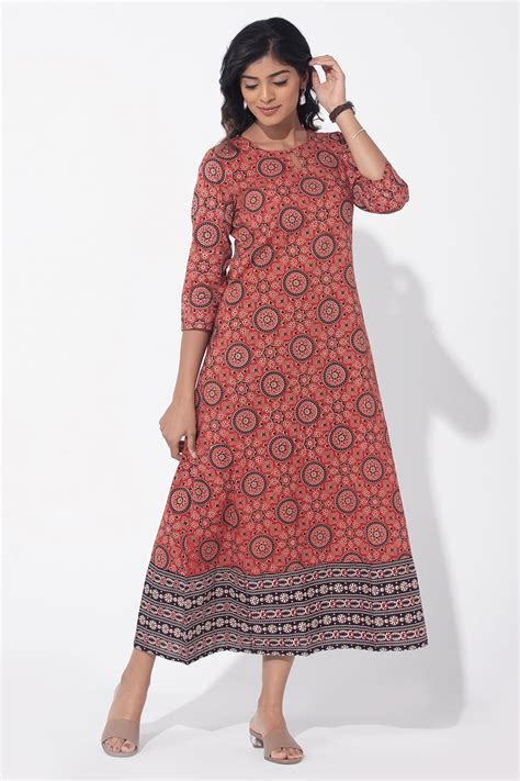 Ethnic Dresses | Buy Designer Ethnic Wear Women Online in India ...