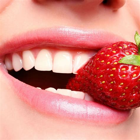 Buy Pigment Play Chupa Chups Lip Balm With SPF 30 - Juicy Strawberry ...