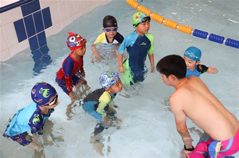三亚吉阳区开展“公益公开课” 1500余名孩子免费学游泳-新闻中心-南海网