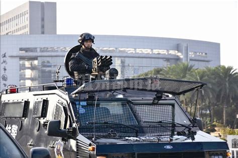 多地特警配备剑齿虎防暴装甲车 180万每辆_军事_环球网