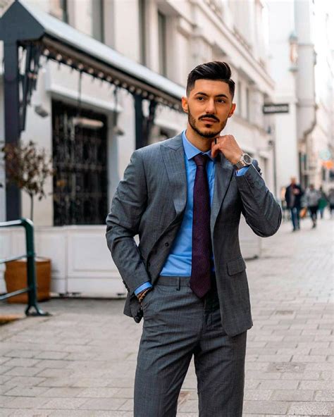 Grey Business Suit 的图像结果