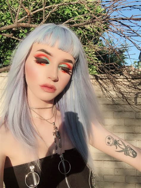 hellcat on Twitter: "@KirstenKaye_ @atleeeey @KATVONDbeauty @Sephora I wish I could cut crease ...