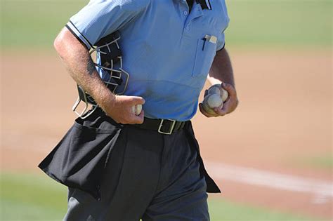 Baseball Umpire 的图像结果