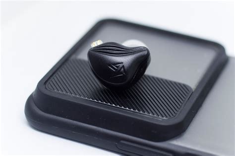 KZ ZEX Earphone Review: Dynamic and EST Hybrid At A Budget | Concept Kart