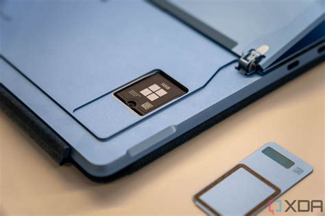 How to Install microSD Card On Surface Pro 7 的图像结果