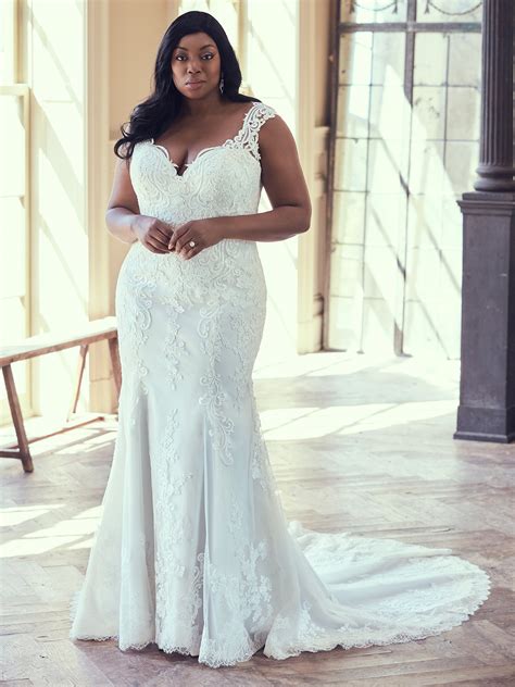 33 Gorgeous Plus Size Wedding Dresses For Every Style And Budget | A ...
