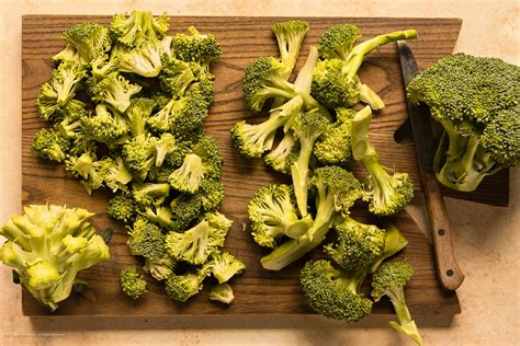 How to Cut Broccoli into Florets - No Spoon Necessary