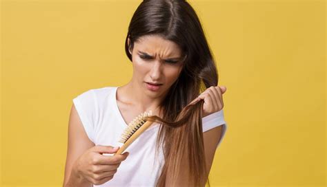 5 Must Try Remedies To Control Hair Breakage - lifeberrys.com
