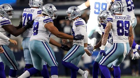 Cowboys Kellen Moore doesn’t get cute, and it works in a win | Fort ...