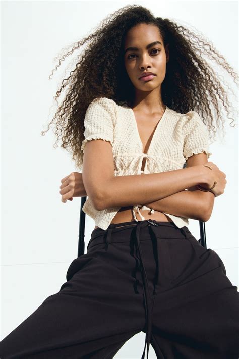 Crinkled tie-front top - Light beige - Ladies | H&M IN