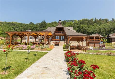 Etno Naselje Vrdnička kula (Vrdnik, Srbija) | Turistički Centri, Hoteli ...